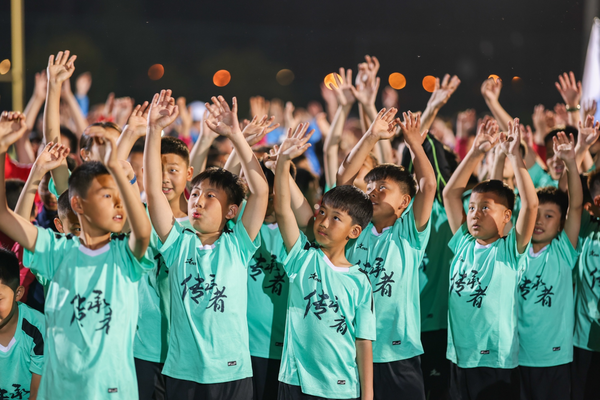 2025华舰体育青少年足球超级联赛暨剪桐杯青少年足球争霸赛启幕(图2)