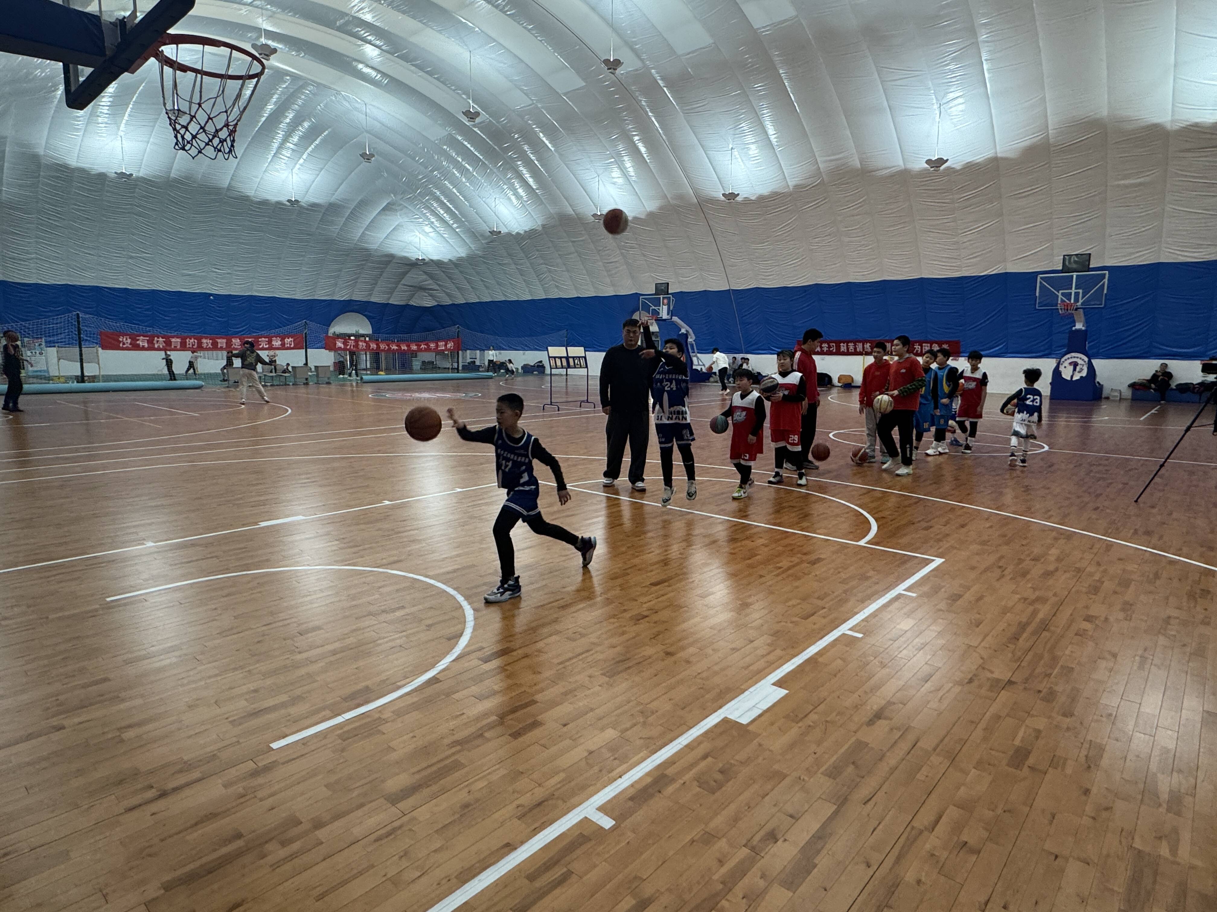 新春走基层丨体育培训促消费 运动场上过大年(图3)