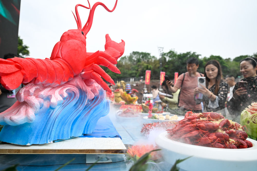 习近平总书记同人大代表、政协委员共商国是纪实(图11)