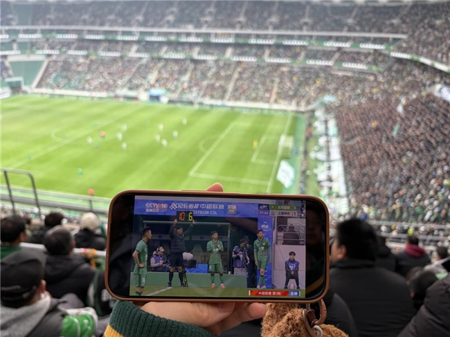 中超“京沪大战”激情上演 中国联通5G-A护航数万球迷畅快观赛(图3)