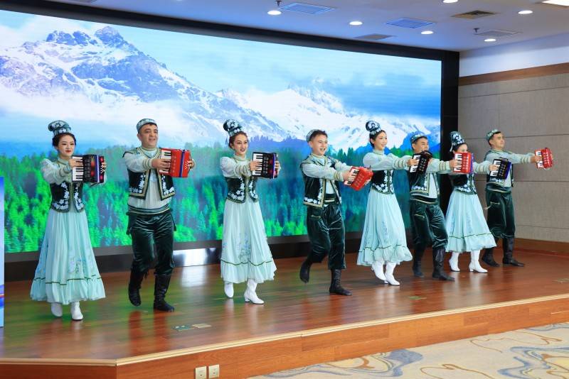 2026“黄河旋风杯”塔城半程马拉松赛事发布会在京举行(图5)