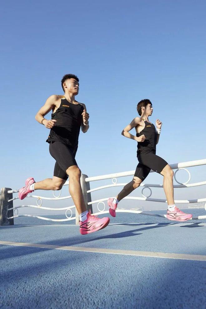 鸿星尔克与“双一流”大学正式达成战略合作！(图5)