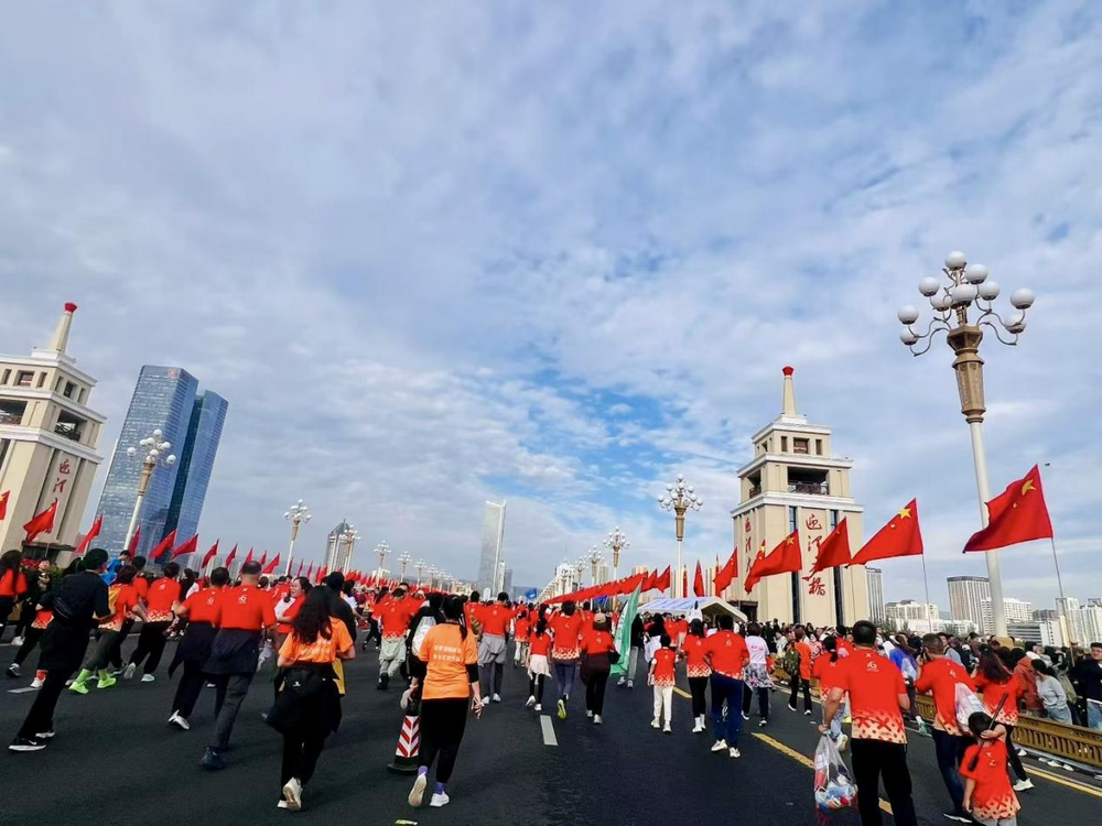 奔跑在龙城的橙色力量 平安产险山西分公司护航太马(图3)