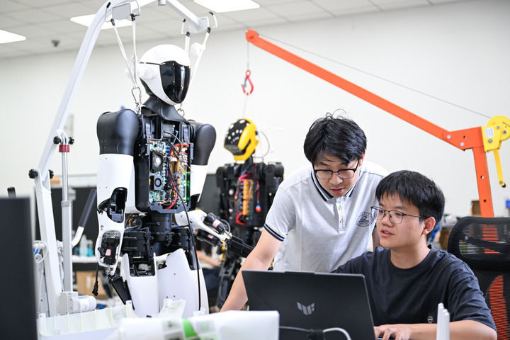 新的伟大奋斗创造新的历史伟业——以习近平同志为核心的党中央引领“十四五”经济社会发展纪实(图5)