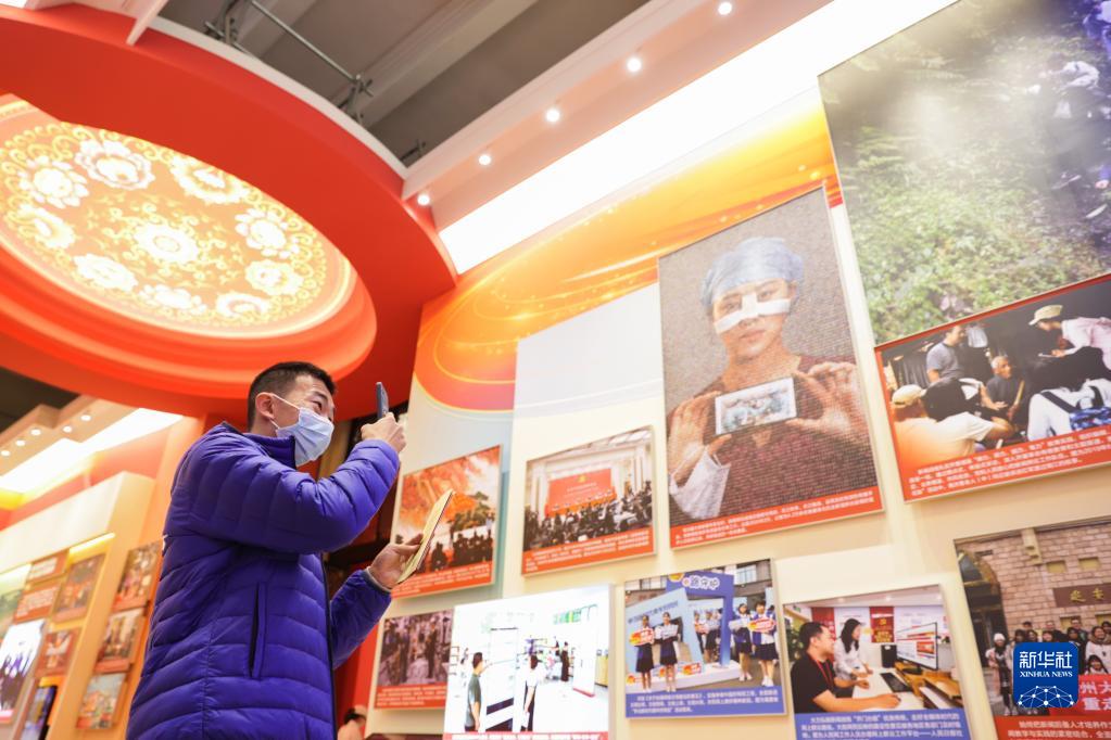 挺起新时代精神脊梁——从“奋进新时代”主题成就展看文化建设(图2)