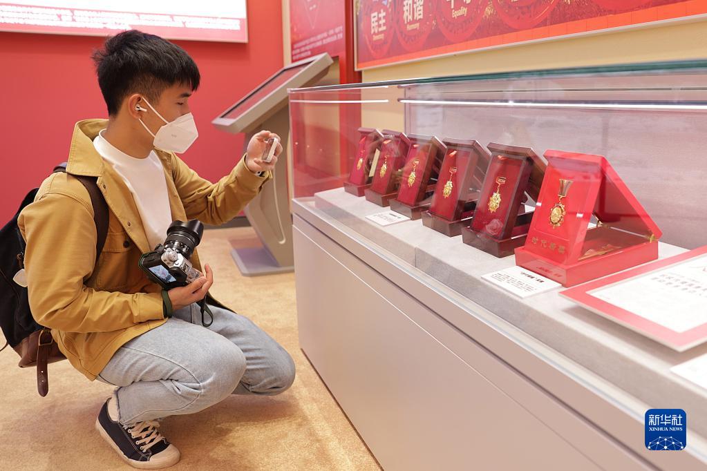 挺起新时代精神脊梁——从“奋进新时代”主题成就展看文化建设(图3)