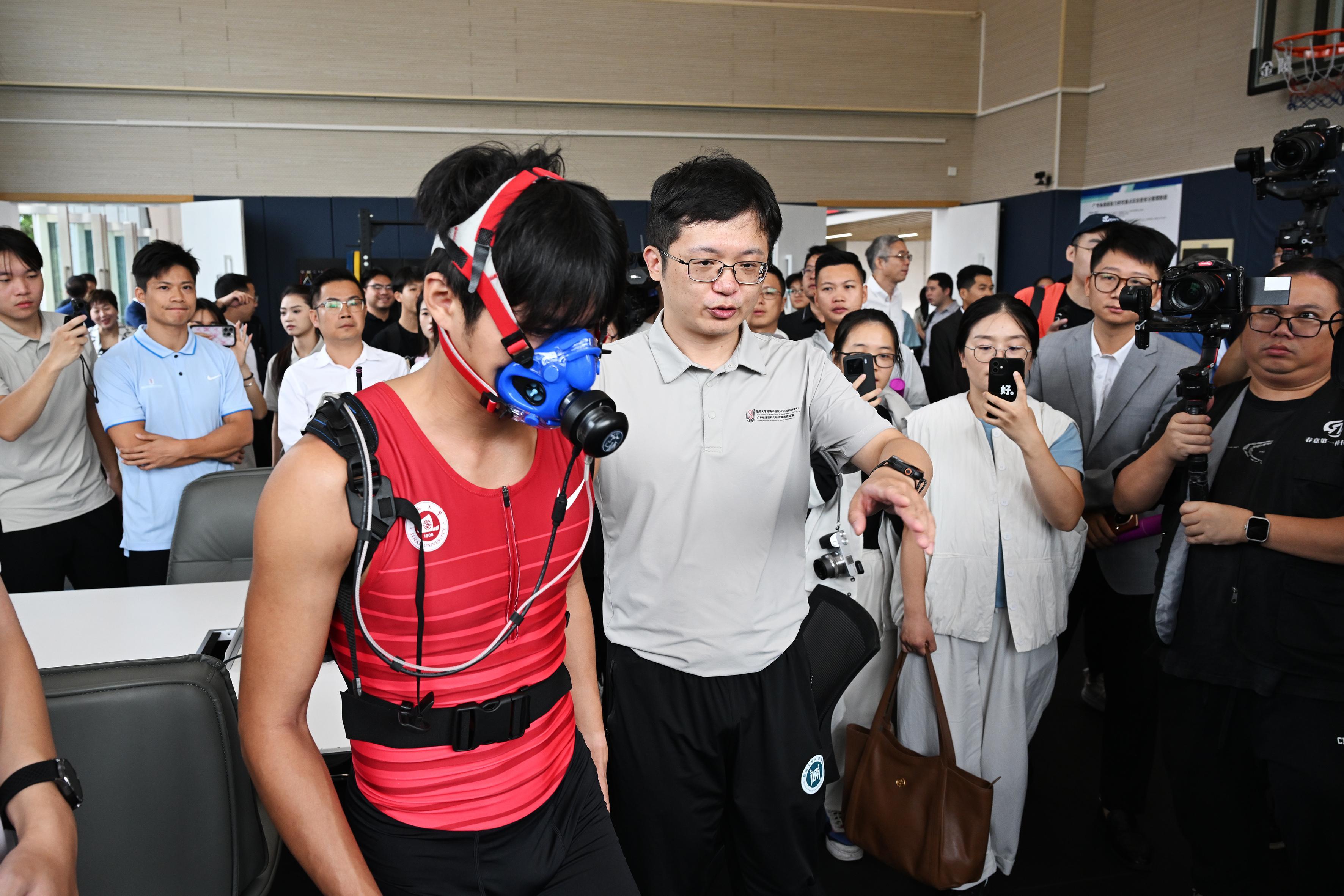 “中国人可以跑9秒76！”暨大苏炳添速度研究与训练中心训练基地启用(图3)