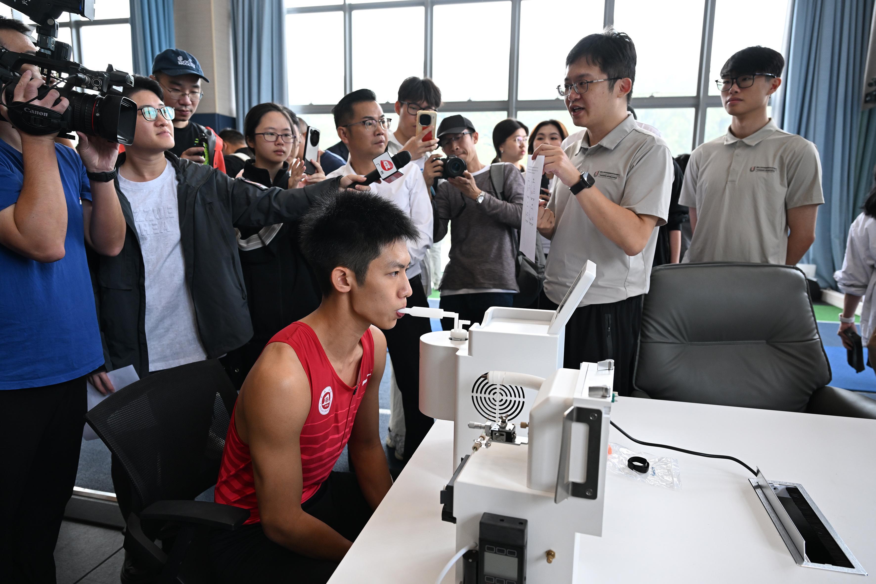 “中国人可以跑9秒76！”暨大苏炳添速度研究与训练中心训练基地启用(图7)