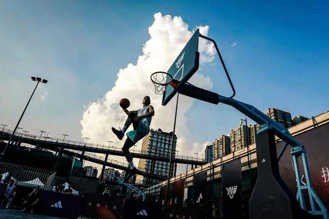 走走走去西村大院围堆堆看打篮球(图3)