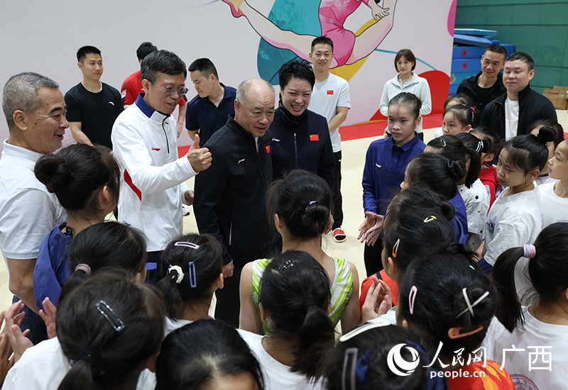 政企携手共筑体育强区 广西体育局与李宁集团达成战略合作(图3) 政企携手共筑体育强区 广西体育局与李宁集团达成战略合作(图3)