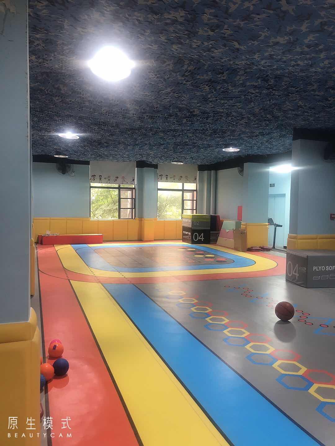 未成年人参加跑酷培训摔倒骨折湖南益阳一体育公司被告上法院