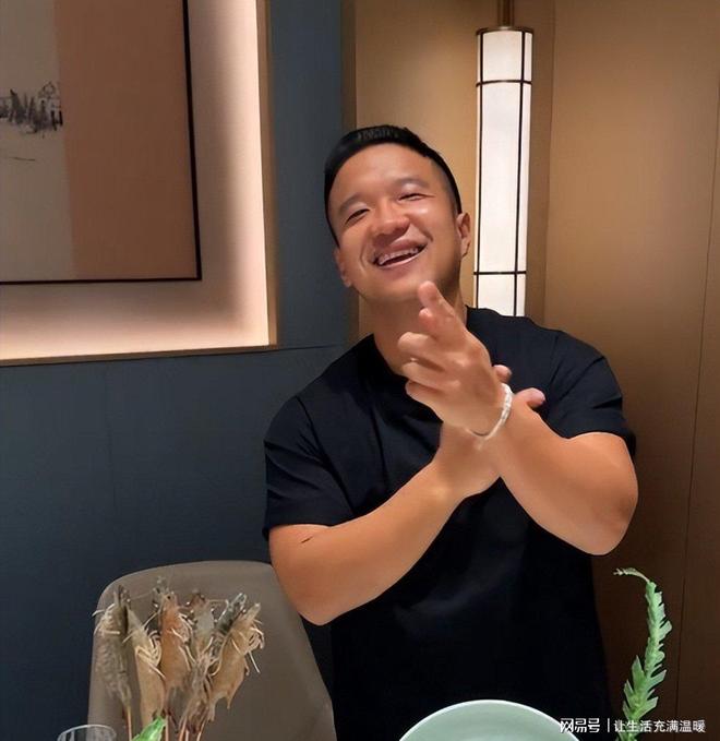 当众“暗算”上海名嘴曹可凡如今已是健身达人百万级美食主播(图10)