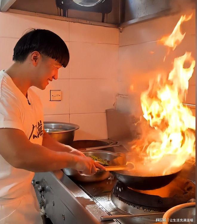 当众“暗算”上海名嘴曹可凡如今已是健身达人百万级美食主播(图17)