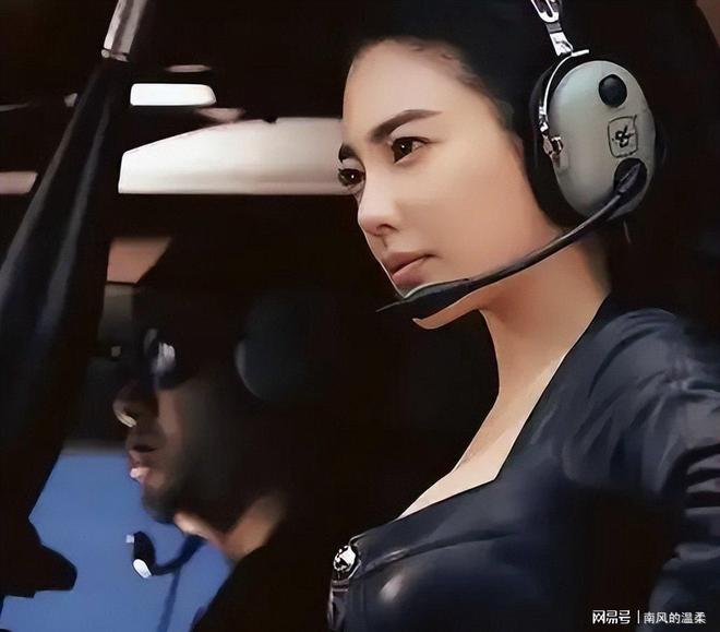 37岁张雨绮晒泳装照蚂蚁腰蜜桃臀与小腹松弛引讨论(图2)