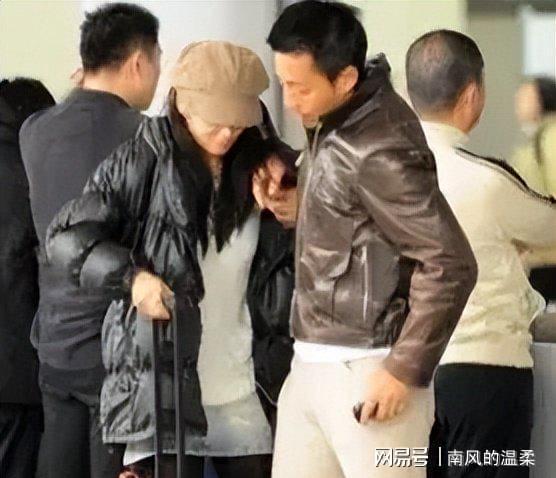 37岁张雨绮晒泳装照蚂蚁腰蜜桃臀与小腹松弛引讨论(图12)