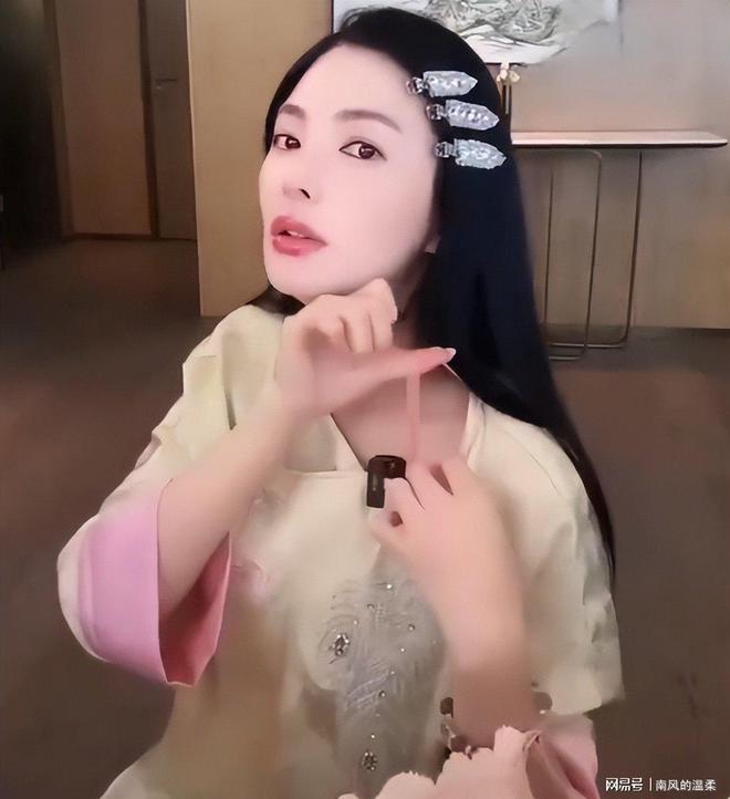 37岁张雨绮晒泳装照蚂蚁腰蜜桃臀与小腹松弛引讨论(图21)