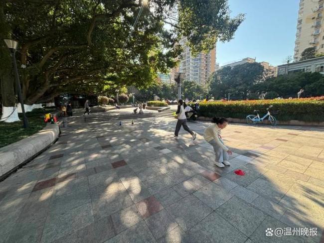 温州“体育外卖”火了 小区空地变课堂