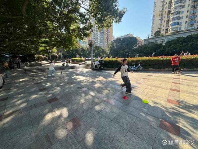 温州“体育外卖”火了 小区空地变课堂(图2)
