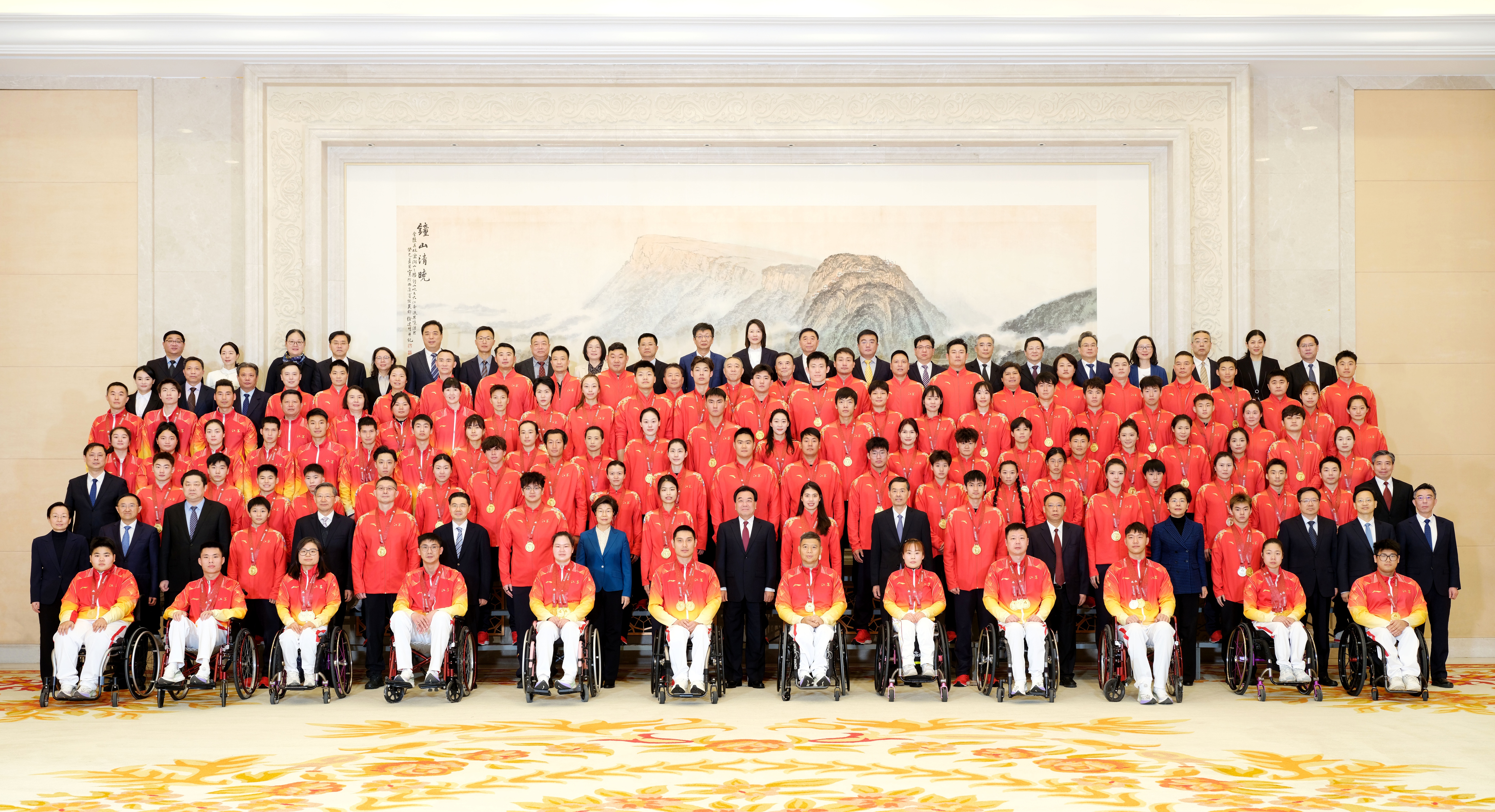 在新征程上踔厉奋发勇攀高峰再创佳绩