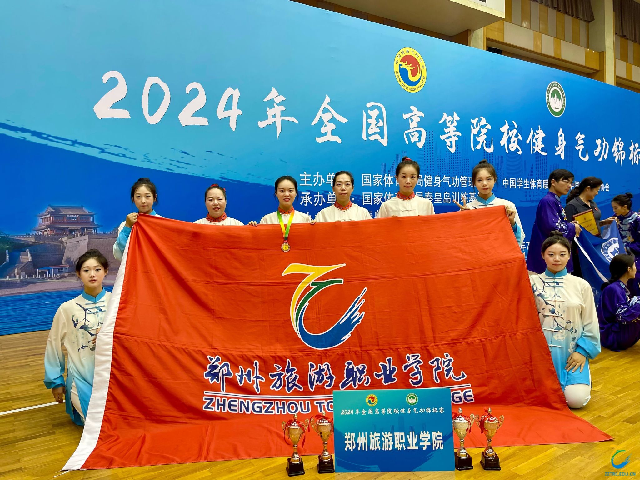 谌贻琴代表党中央、国务院向中国体育代表团致贺电