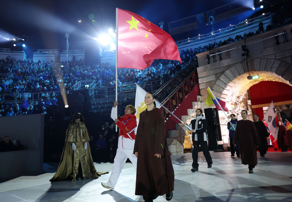 冬奥会 四十六载冰雪路 辉映绚丽中国红——写在米兰冬奥会中国健儿再创历史之际