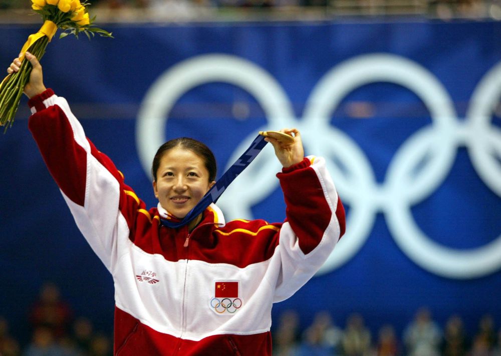 冬奥会 四十六载冰雪路 辉映绚丽中国红——写在米兰冬奥会中国健儿再创历史之际(图2)